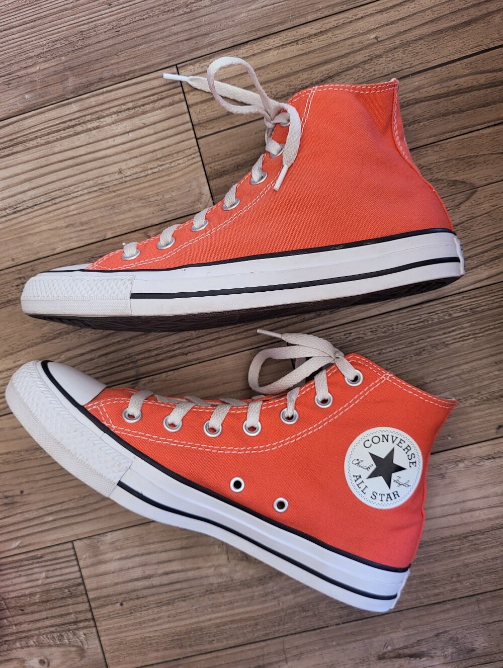 Converse Chuck Taylor High Top All Star in Vermillion Red